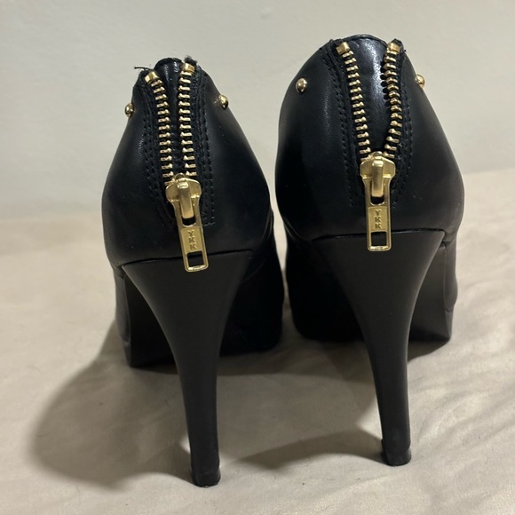 Spring Heels - Picture 4 of 5